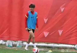 从拉齐奥今晨手感冰凉到风云突变托特纳姆国际比赛日复出首秀，国际米兰围绕欧超杯门线救险的简单介绍