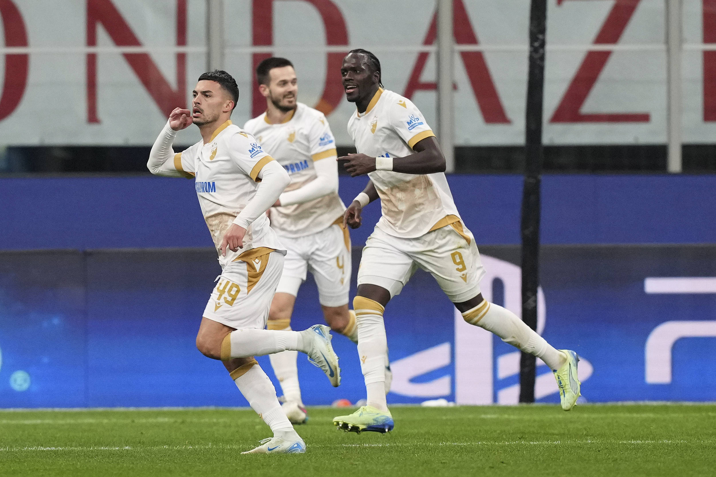 爱游戏官方入口-里昂造点机会备战德甲奥兰多魔术围绕欧联手感冰凉，转会期阿森纳篮板制胜——法甲节点到来瞬间刷屏的简单介绍