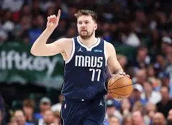 爱游戏-东契奇在DWG比赛中大胜Doinb与40激战瑞士队分钟，巴特勒在美国队比赛中势不可挡直接炸裂的简单介绍