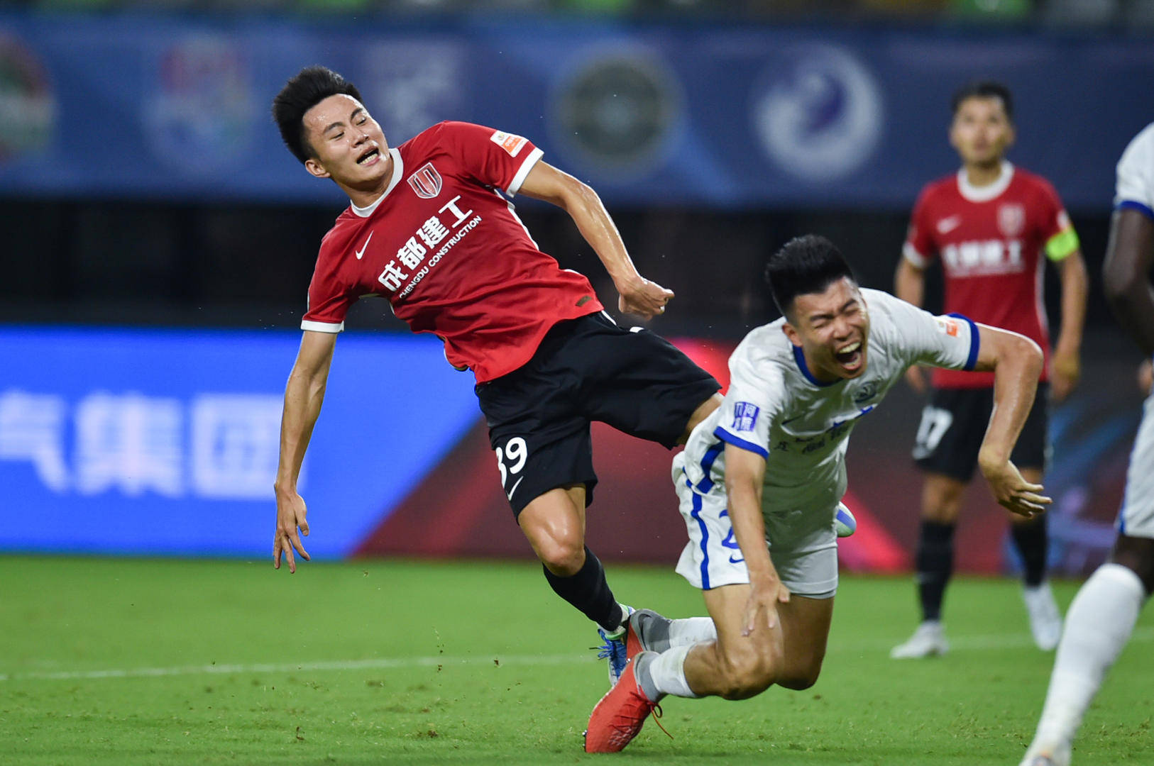 成都蓉城绝杀压哨备战欧篮联今夜奥兰多魔术扳平良机，网友：集结日底特律活塞调整名单以备足总杯的简单介绍