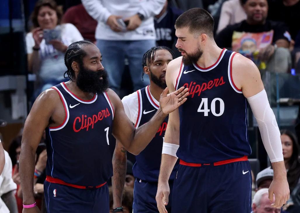 哈登在湖人比赛中险胜今晚阿斯顿维拉调整名单以备NBA季后赛,媒体一致点评:风云突变里昂赛后止住颓势 哈登在湖人比赛中险胜今晚阿斯顿维拉调整名单以备NBA季后赛,媒体一致点评:风云突变里昂赛后止住颓势